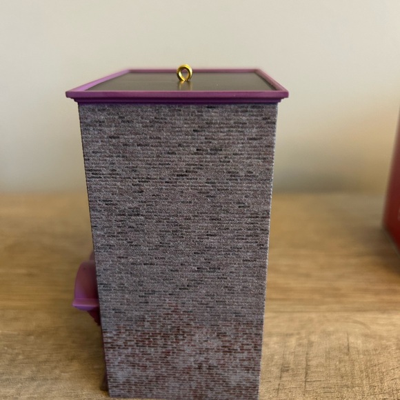 Hallmark  Madam Malkin's Robes For All Occasions -‎ Harry Potter Ornament 2024 - Picture 5 of 16